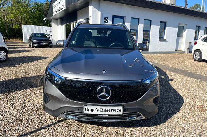 Grå Mercedes EQB 250+ fra 2025