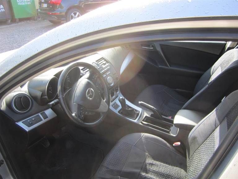 Mazda 3 1,6 Advance 105HK