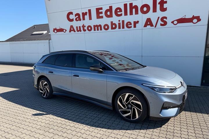 Blå VW ID.7 fra 2024 set udefra
