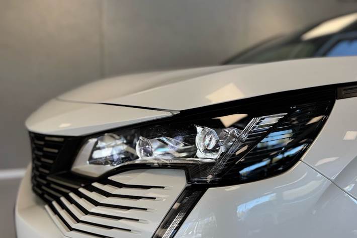 Hvid Peugeot 3008 fra 2021
