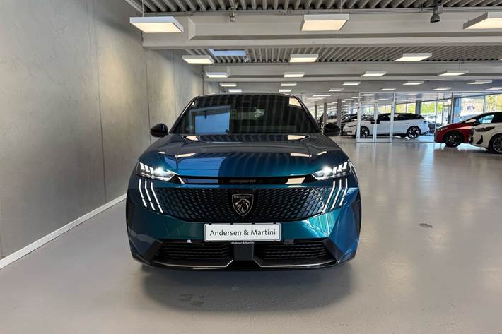 Blå Peugeot e-3008 fra 2025