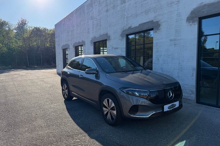 Grå Mercedes EQA250+ fra 2024
