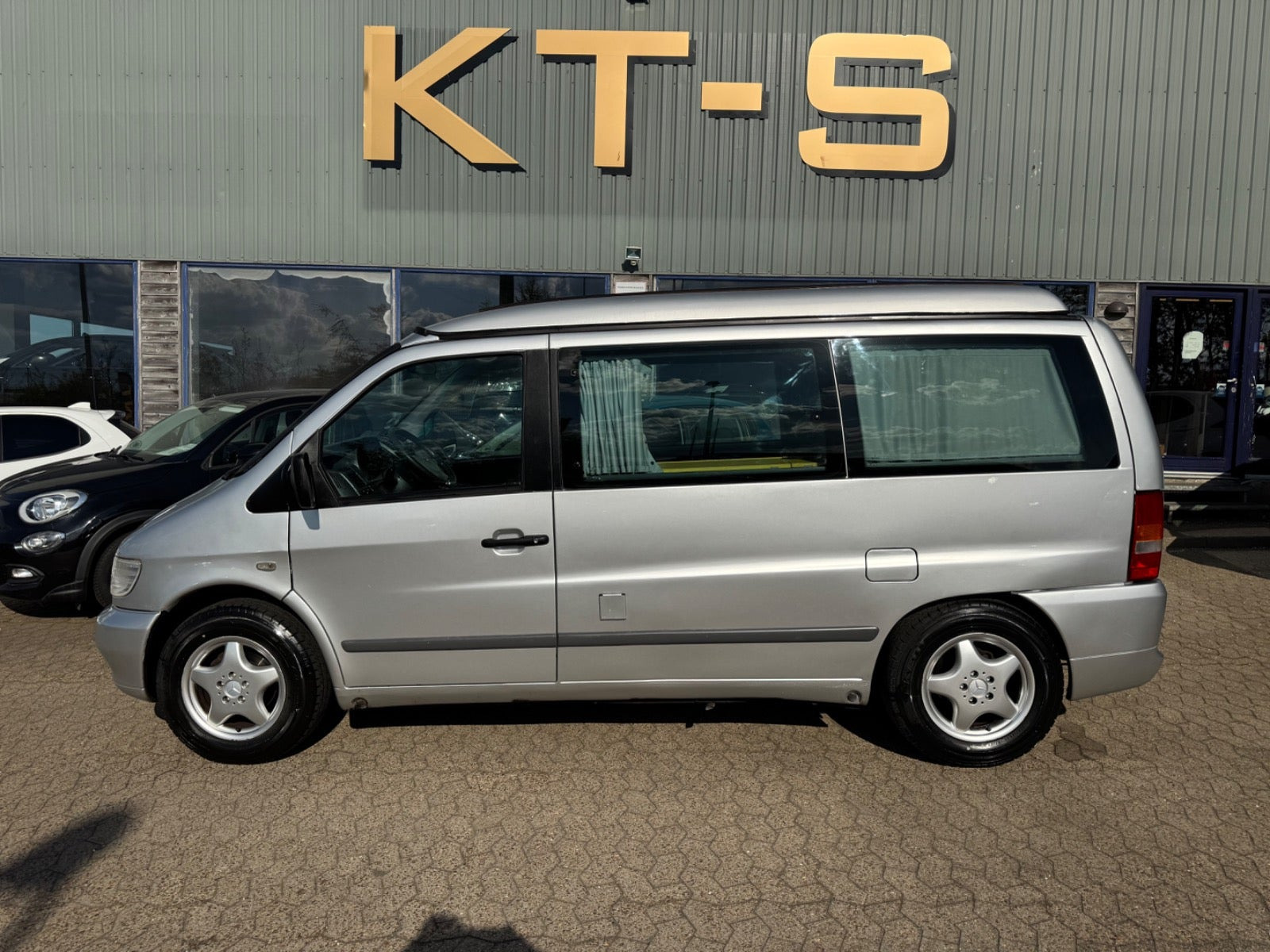 undefined Mercedes Vito 112 fra 2001 set udefra
