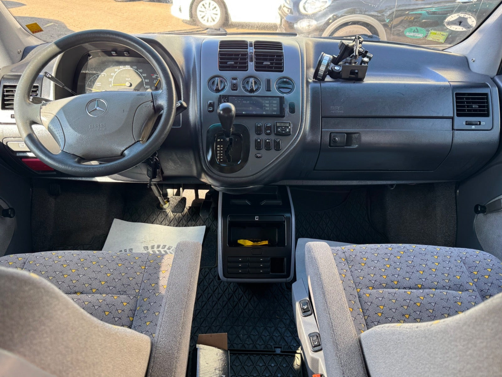 undefined Mercedes Vito 112 fra 2001 set indefra