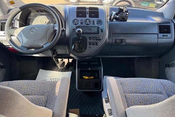 undefined Mercedes Vito 112 fra 2001 set indefra