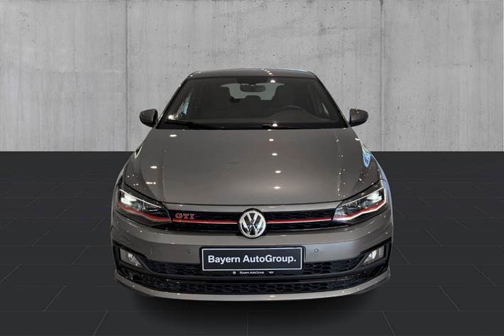 Grå VW Polo fra 2020