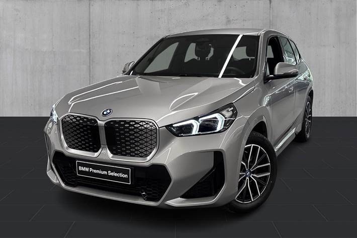 Sølv BMW iX1 fra 2025