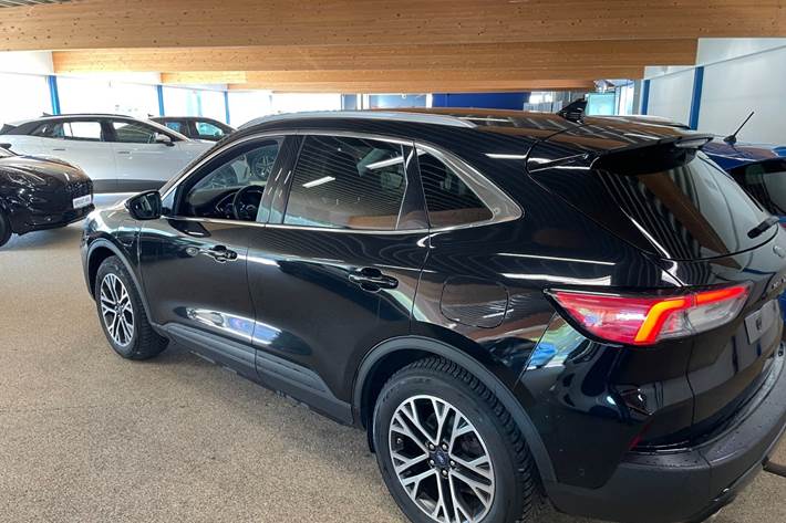 Sort Ford Kuga fra 2020