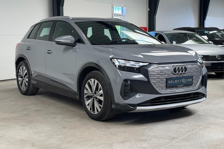 Grå Audi Q4 e-tron fra 2023