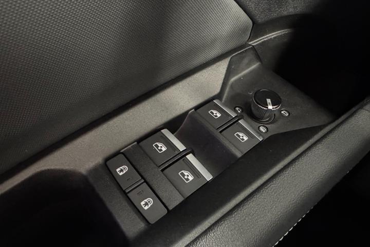 Grå Audi Q4 e-tron fra 2023
