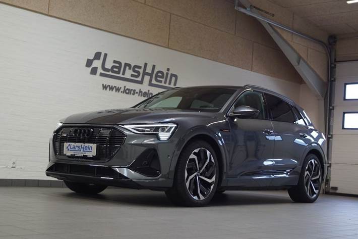 Grå Audi e-tron fra 2022