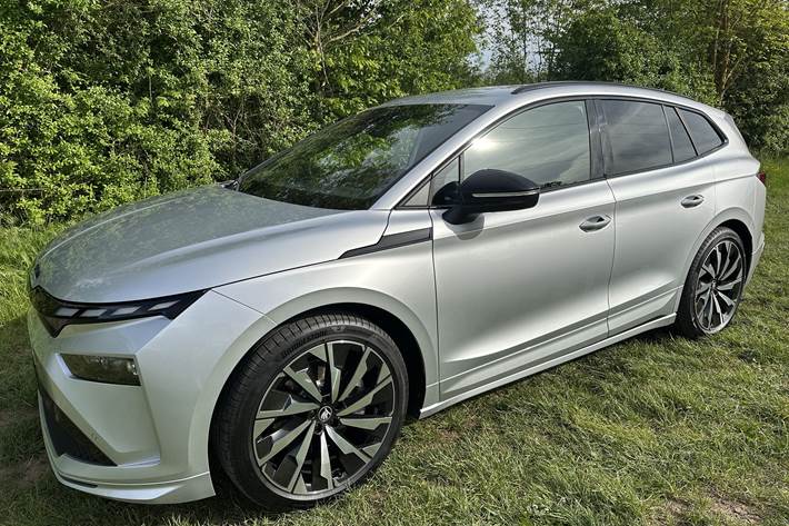 Grå Skoda Enyaq iV fra 2025