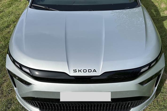Grå Skoda Enyaq iV fra 2025
