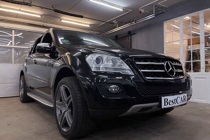 Sort Mercedes ML350 fra 2009