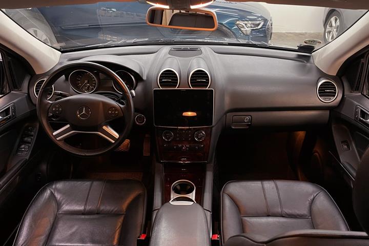 Sort Mercedes ML350 fra 2009