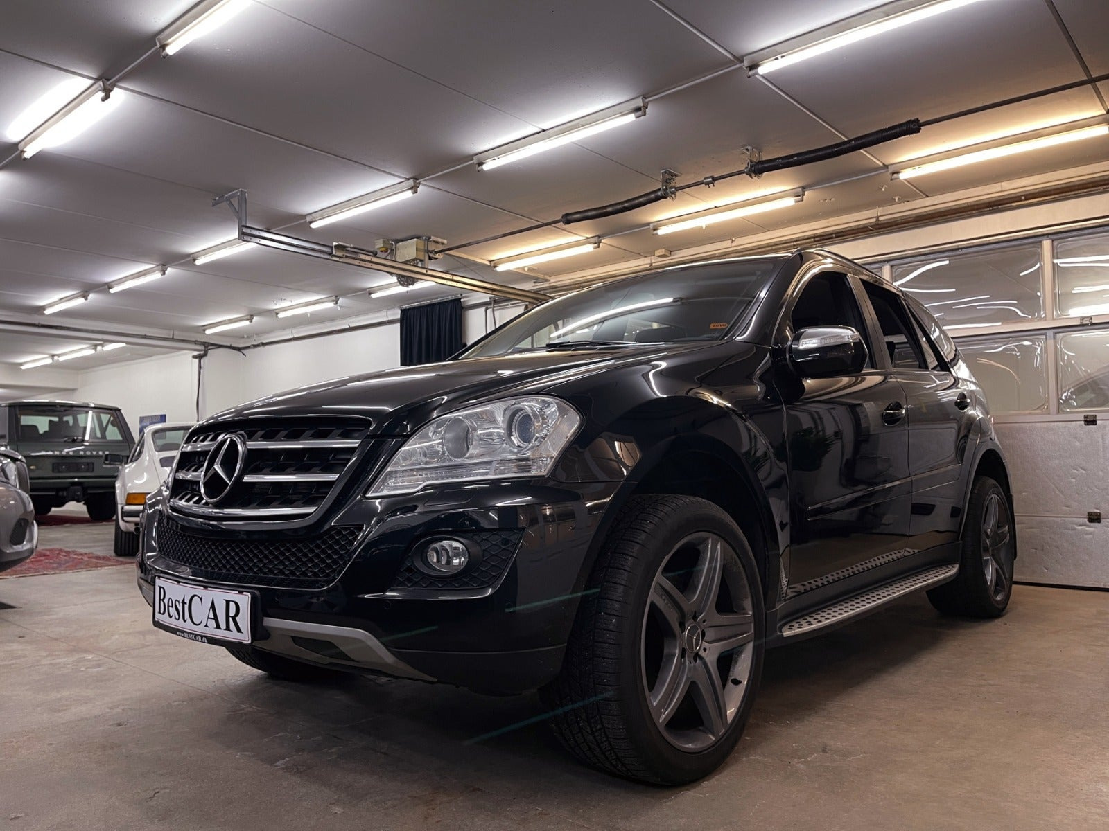 Sort Mercedes ML350 fra 2009