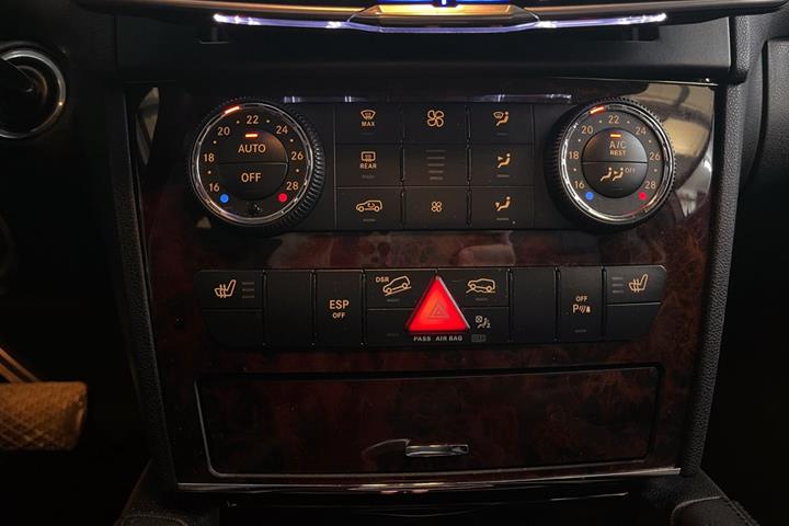 Sort Mercedes ML350 fra 2009