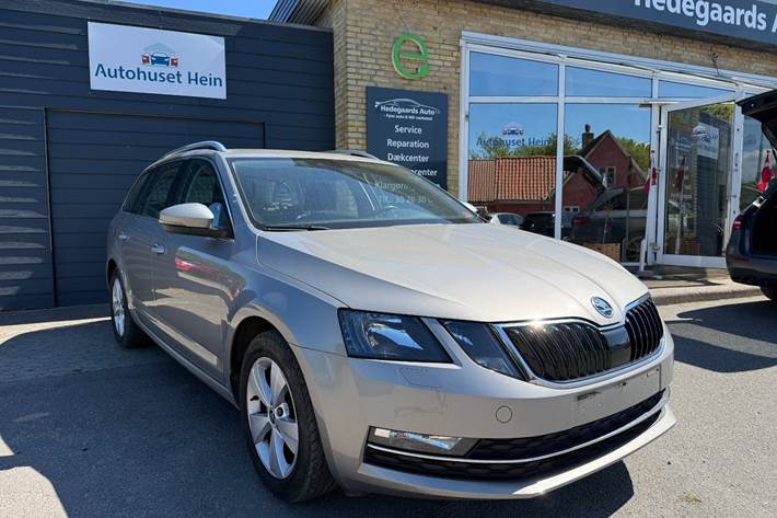 Grå Skoda Octavia fra 2018