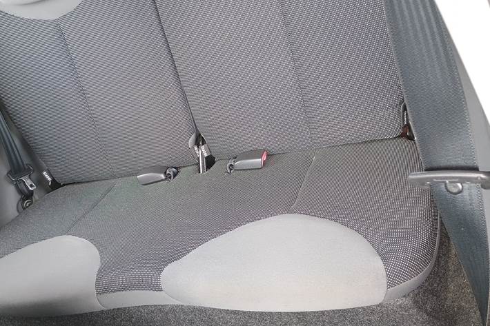 Rød Peugeot 107 fra 2006