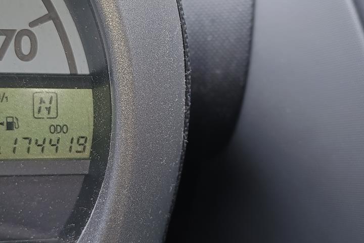 Rød Peugeot 107 fra 2006