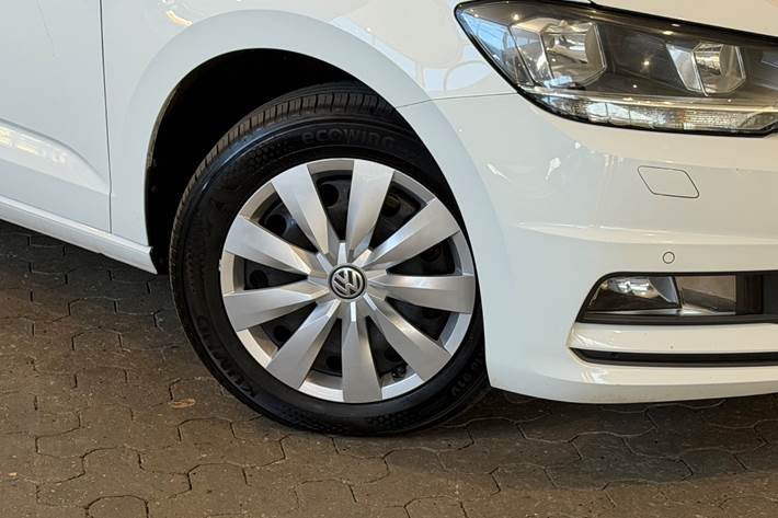 Hvid VW Touran fra 2016