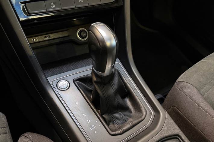 Hvid VW Touran fra 2016