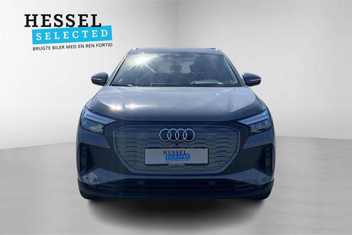 Grå Audi Q4 e-tron fra 2023