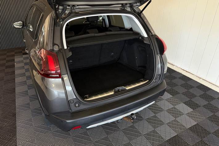 Sølv Peugeot 2008 fra 2016