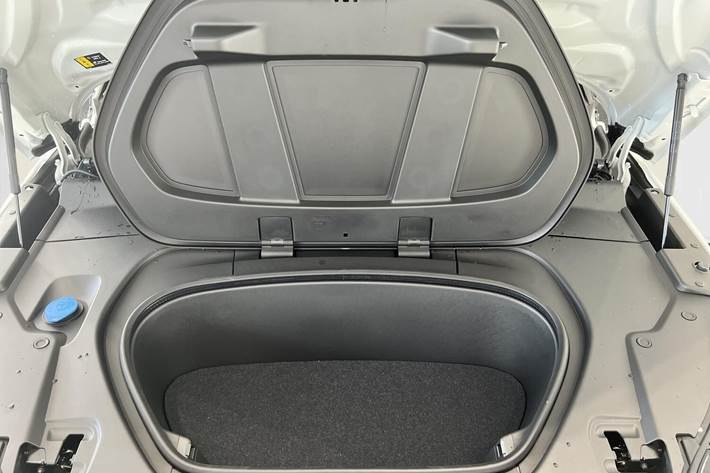 Hvid Volvo EX40 fra 2025
