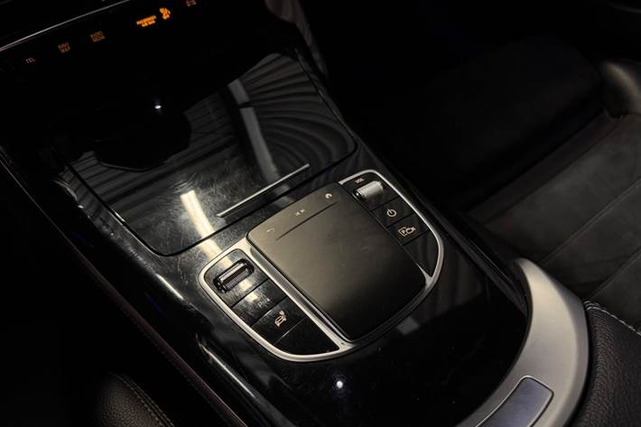 Hvid Mercedes EQC400 fra 2020