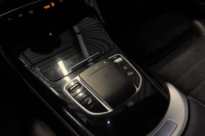 Hvid Mercedes EQC400 fra 2020
