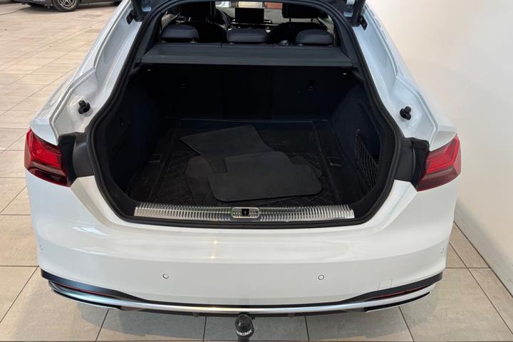 Hvid Audi A5 fra 2020