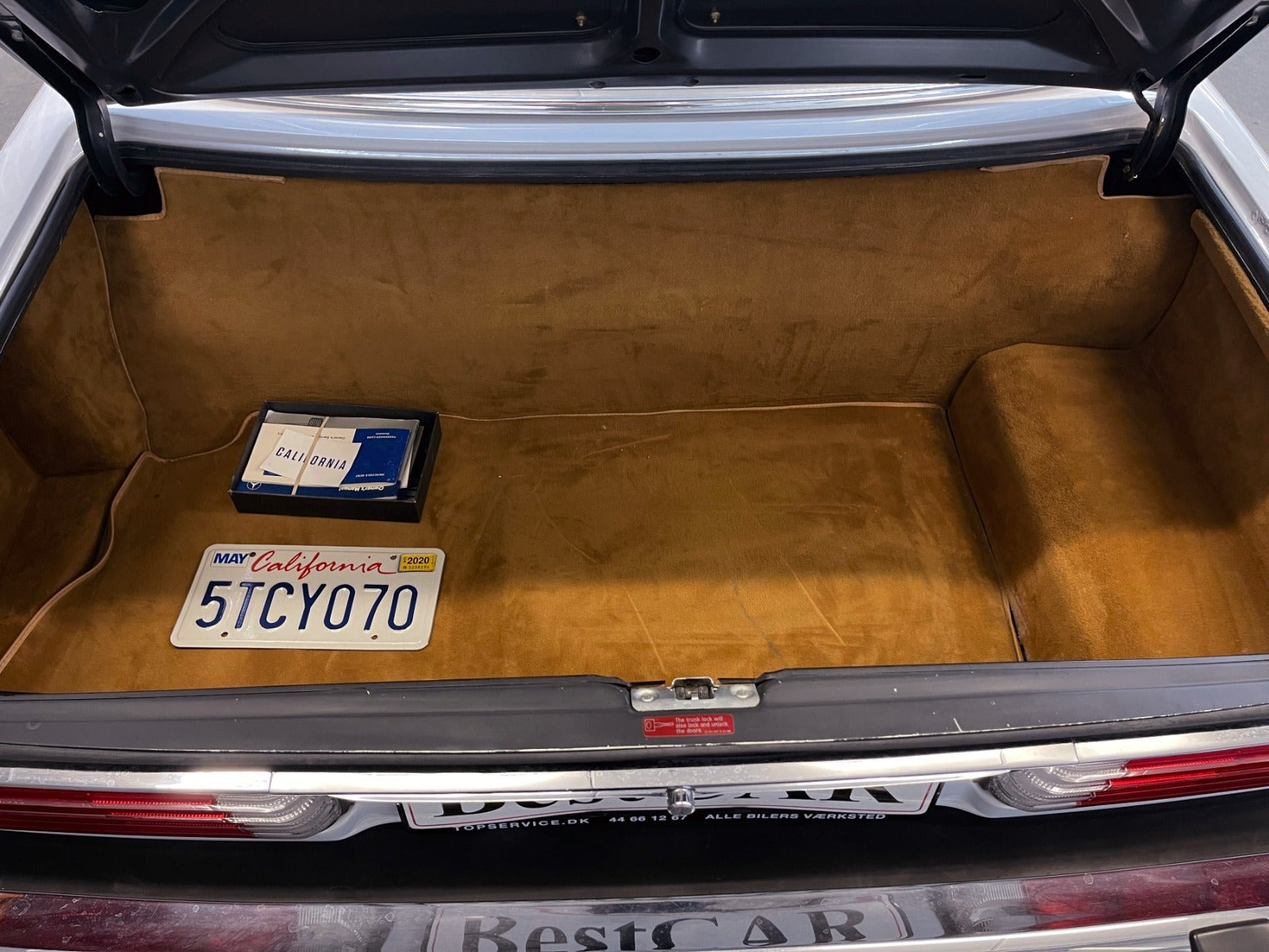 Hvid Mercedes 560 SL fra 1987