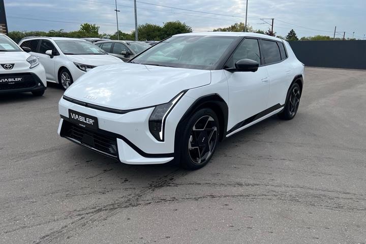 Hvid Kia EV4 fra 2026 set udefra