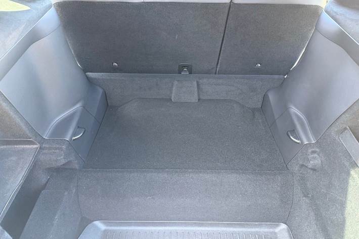 Hvid Tesla Model X fra 2024