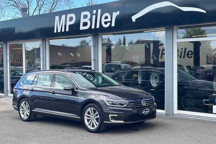 Grå VW Passat fra 2018