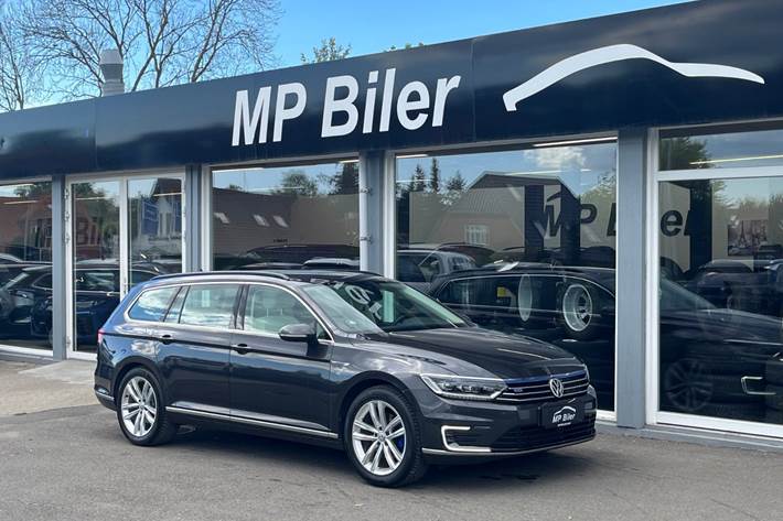 Grå VW Passat fra 2018