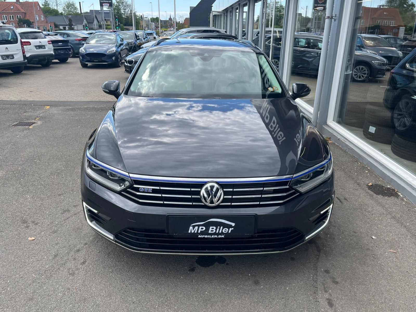 Grå VW Passat fra 2018
