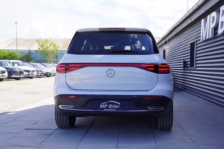 Hvid Mercedes EQB250+ fra 2024
