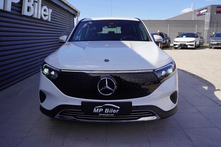 Hvid Mercedes EQB250+ fra 2024