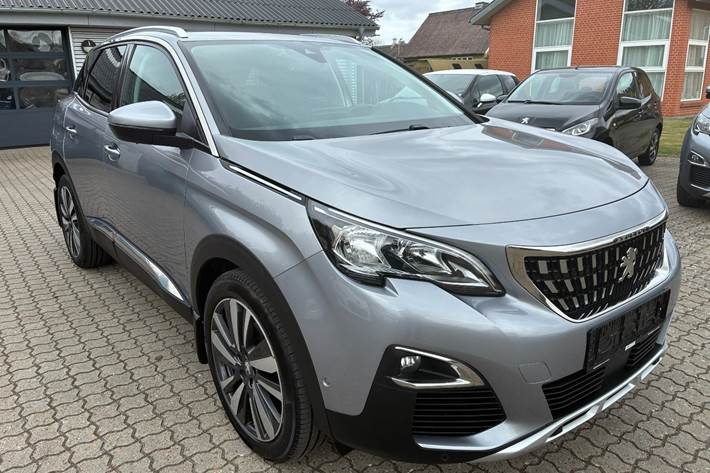 Grå Peugeot 3008 fra 2018