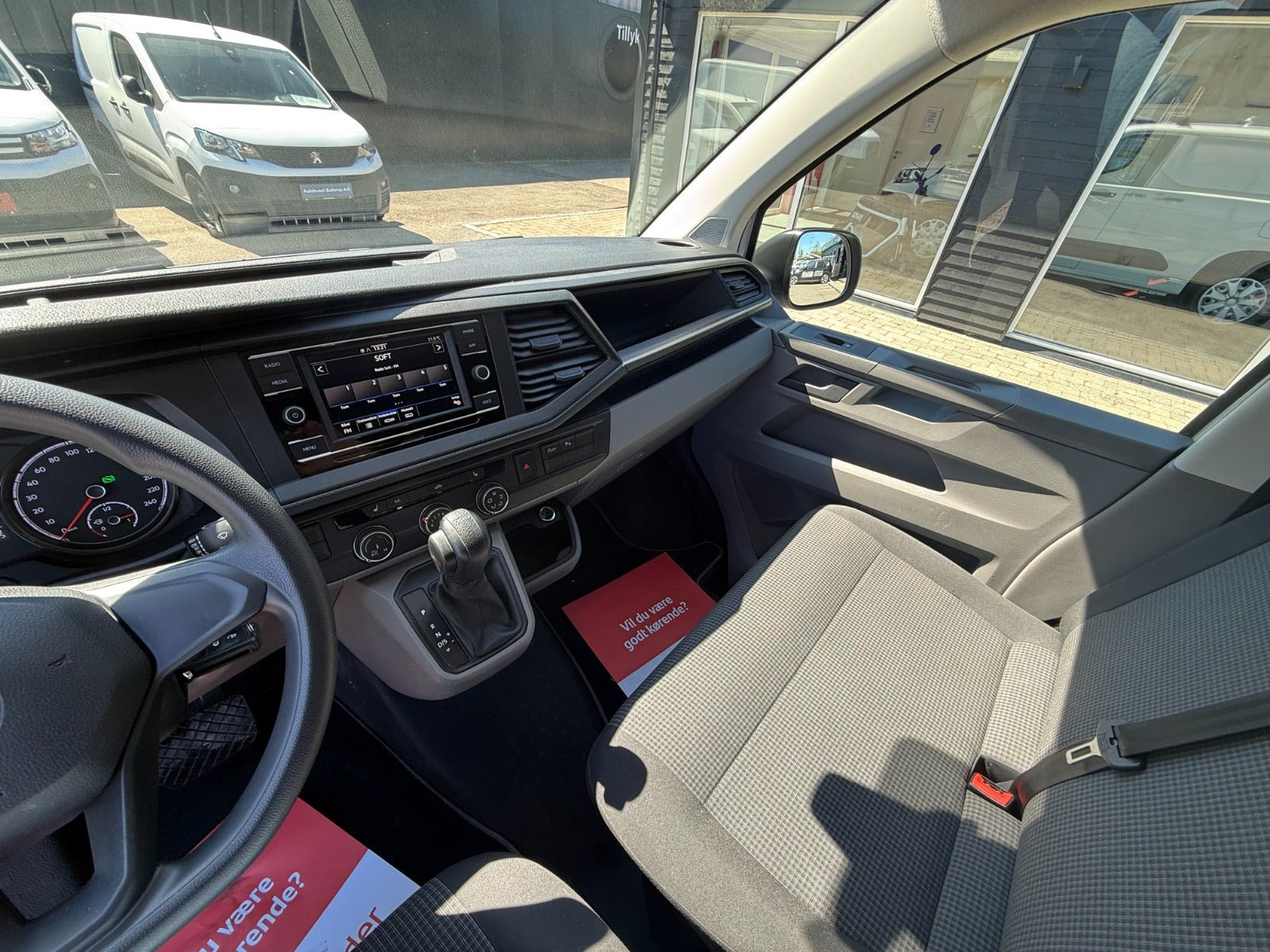 Hvid VW Transporter fra 2020