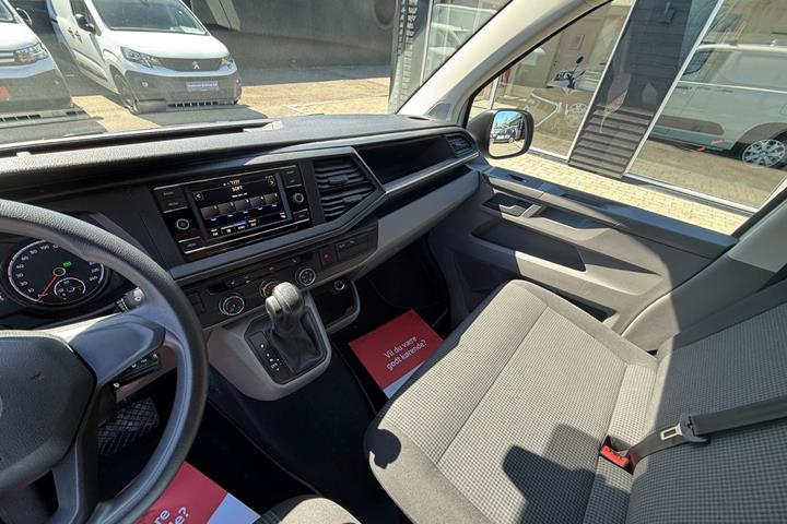 Hvid VW Transporter fra 2020
