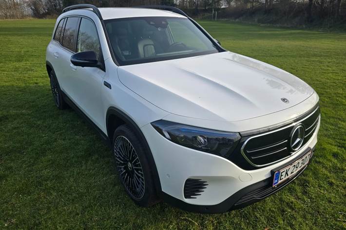 Hvid Mercedes EQB250 fra 2022