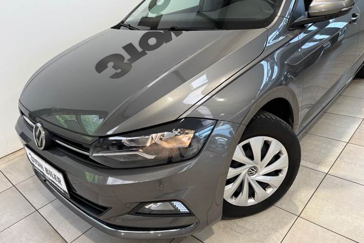 Grå VW Polo fra 2020
