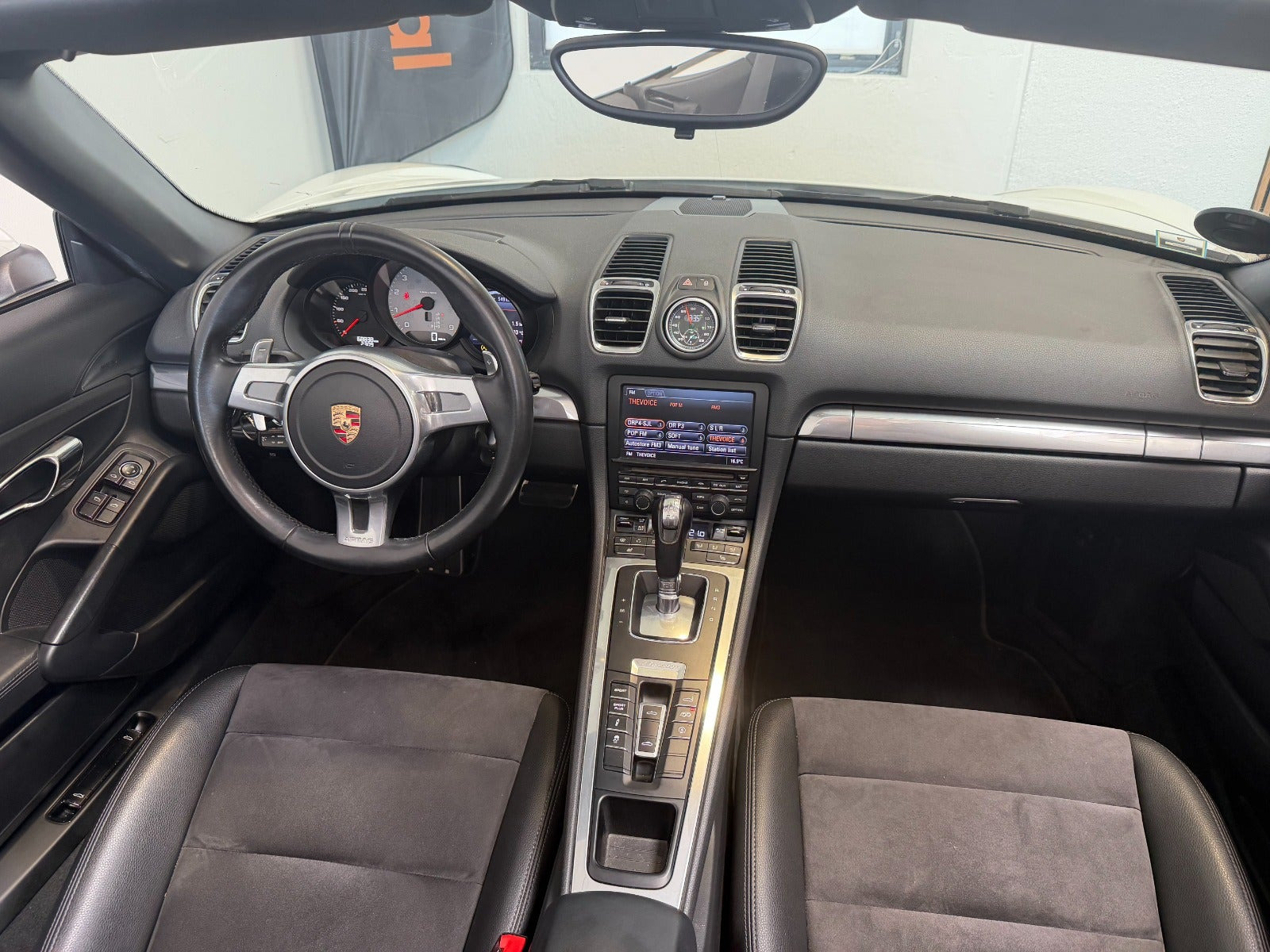 Hvid Porsche Boxster S fra 2013