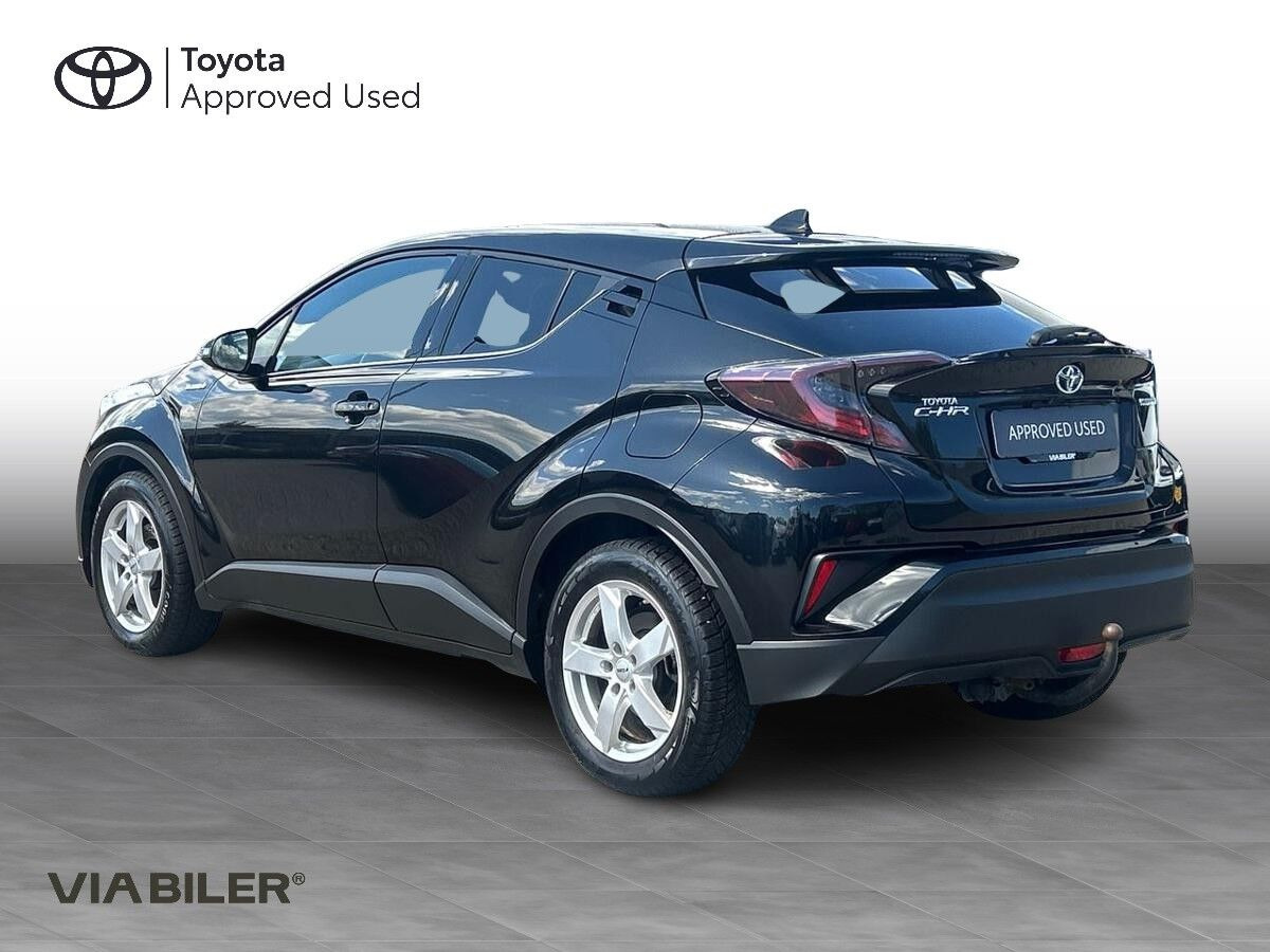 Sort Toyota C-HR fra 2018