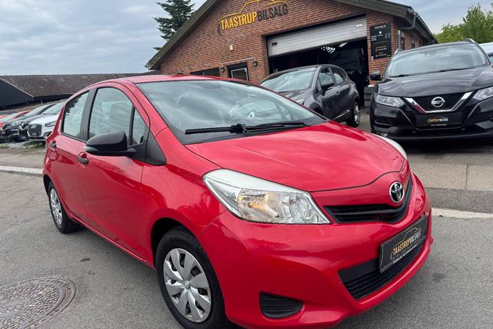 undefined Toyota Yaris fra 2011 set udefra