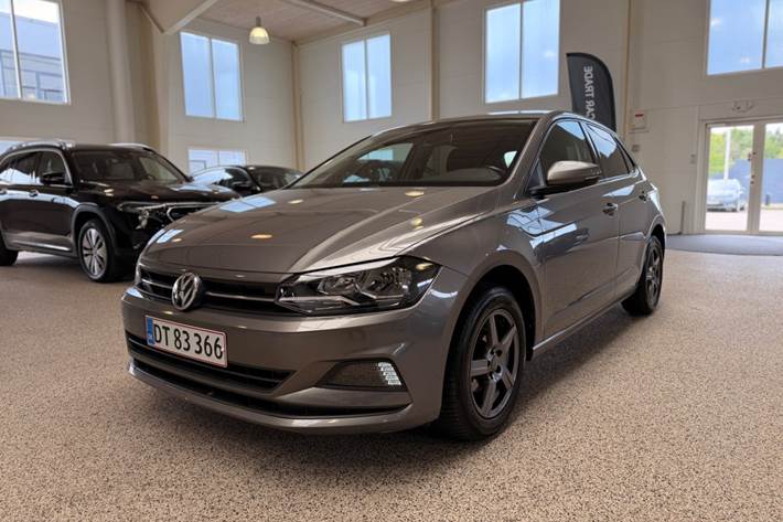 Grå VW Polo fra 2019 set udefra