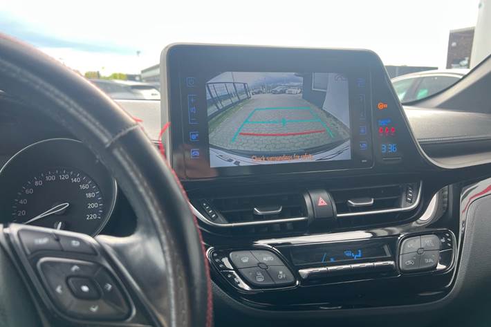 Sort Toyota C-HR fra 2019